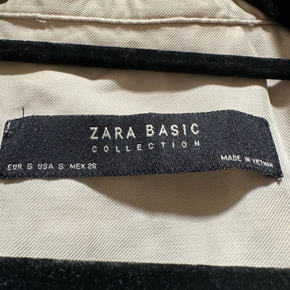 Zara Size Small Collared Light Jacket - Picture 7 of 7